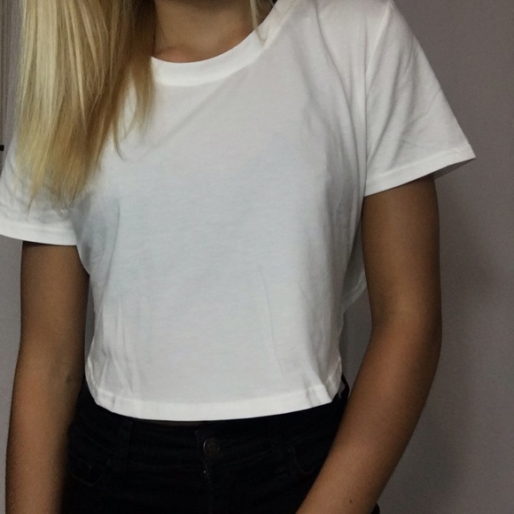 Plain white tee with bow tie back - Picture 3 of 3
